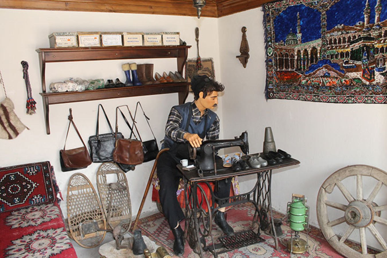 Koleksiyon objeleri – sergileme detayı