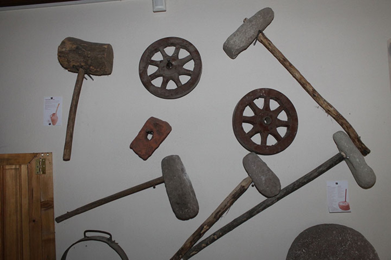 Tırmık ve tarımsal ekipmanlar – vitrin görünümü